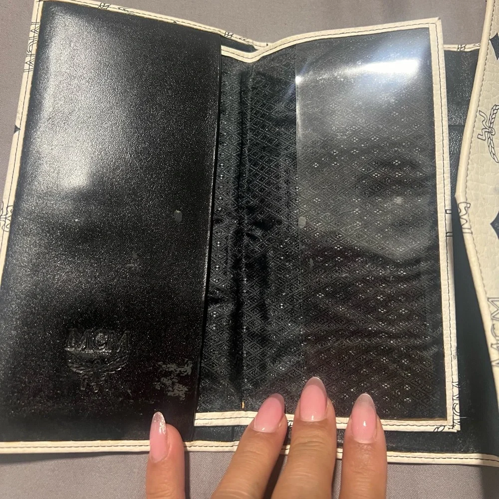 MCM white and black trifold Wallet - Picture 6 of 8